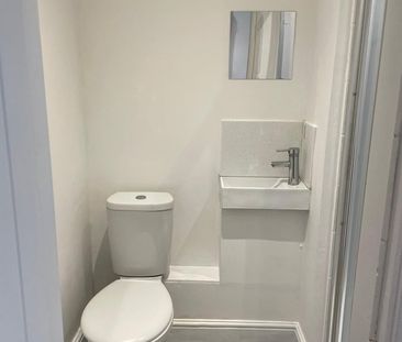 1 Bed Flat, Radcliffe Road, NG2 - Photo 3