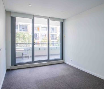 Lifestyle of Convenience-the spacious THREE Beds Room apartment! - Photo 2