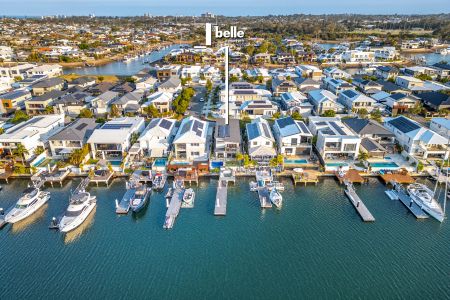 Modern Executive Waterfront Residence - Photo 4