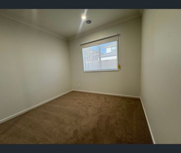 5 Lismac Ave, Clyde North, Vic 3978 - Photo 6