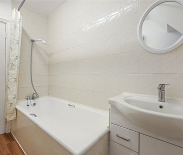 Camp End Road, Weybridge, KT13 - Photo 4