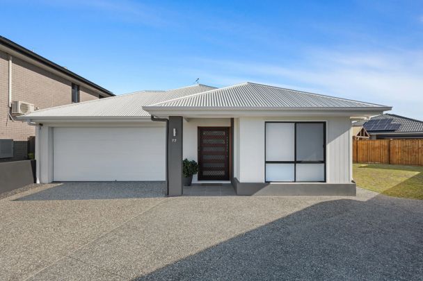 Immaculate 4 Bedroom home, Newport. Contact Julie Sykes 0438 050 110 - Photo 1