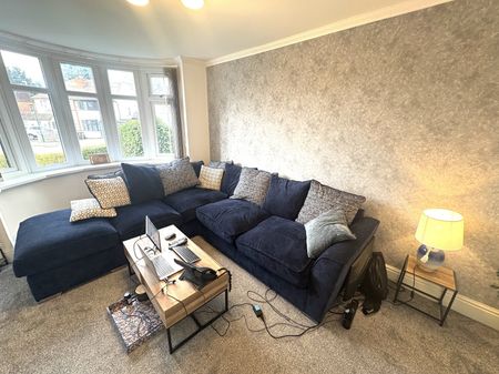 4 bedroom semi-detached house to rent - Photo 4