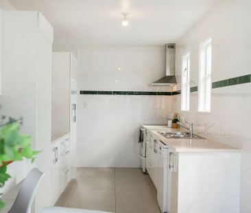 Charming standalone 3BR Onehunga Haven w/ Deck - Photo 5
