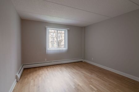 St. Lambert - Photo 4