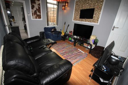 3 bedroom terraced house to rent - Photo 2