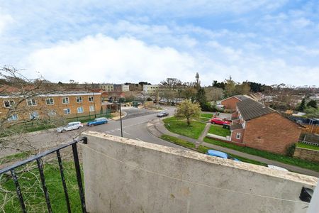 Paignton Road, SO16 - Photo 4