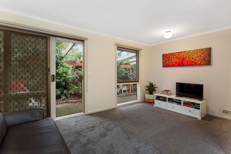 1/7 Echuca Road, Greensborough - Photo 2