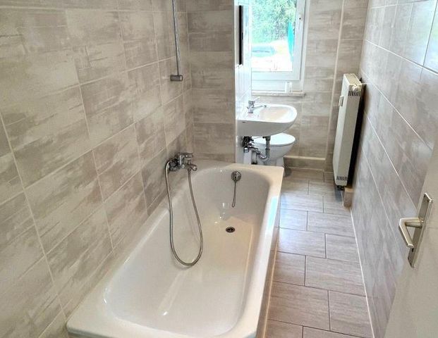 Hochparterre - niedliche 2-Zimmer-Whg., Zweitbezug nach Komplettsanierung - Photo 1