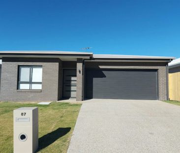 An ultra-modern 4 Bedroom Home - Photo 2