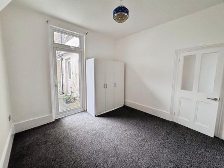 2 bedroom ground floor flat to rent - Photo 4