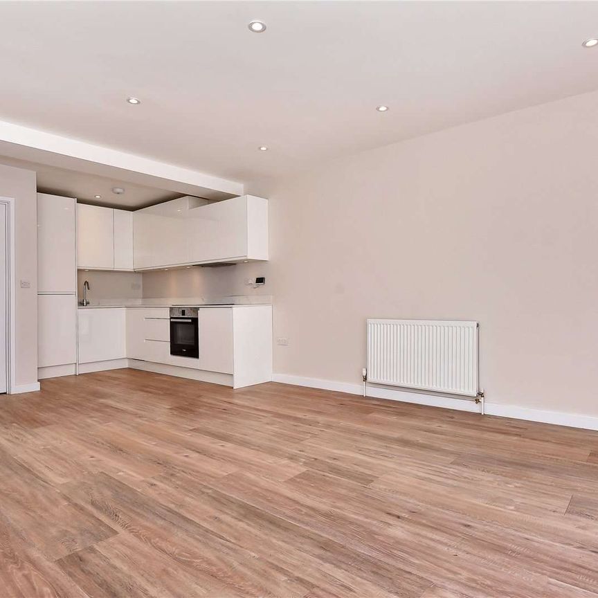 A stylish and contemporary home in historic Otford village. - Photo 1