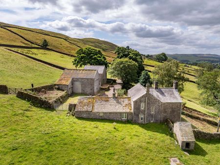 3 bed farmhouse with farm buildings at Storiths, Skipton - Photo 3