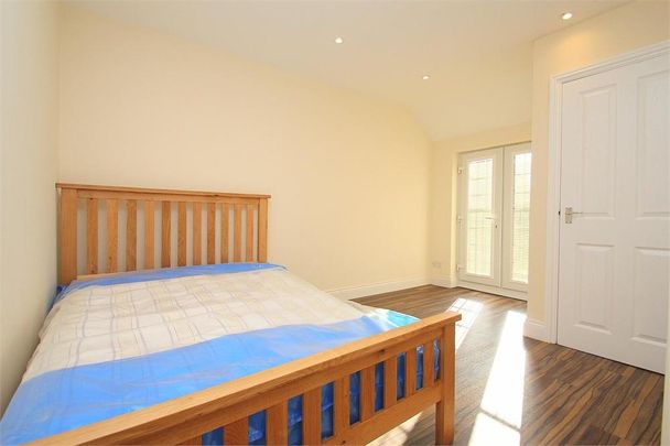 House of multiple occupation to rent - Photo 1