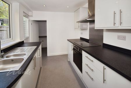 2 bedroom end of terrace house to rent - Photo 4