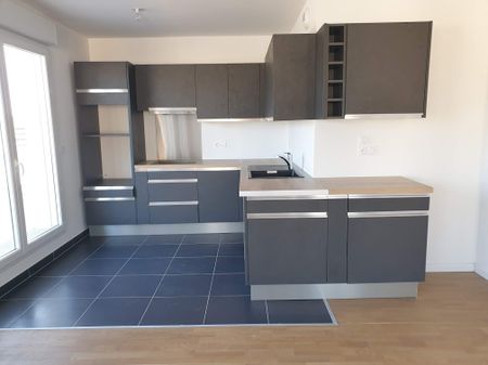 Location Appartement 5 pièces 115m² - Photo 2
