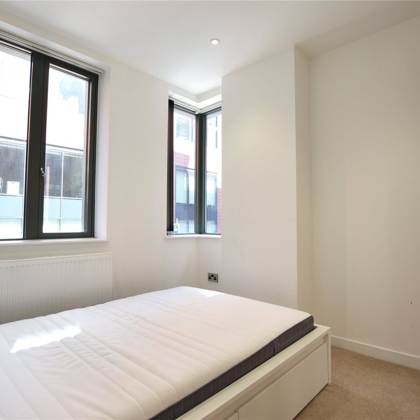1 bedroom Flat in Garrard House, Reading - Photo 1