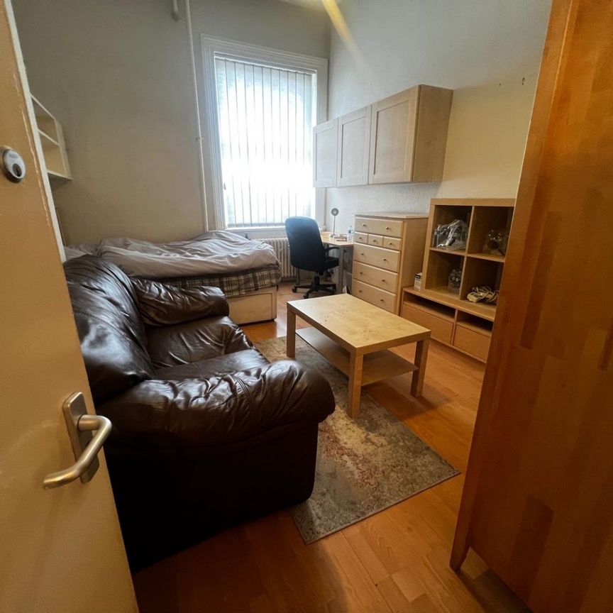 9 bedroom Flat To Let - Photo 1