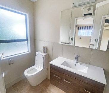 4Bed Family home + Self-Contained 1Bed - Photo 6