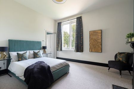 London Road, Cheltenham, Gloucestershire - Photo 5