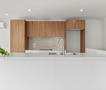 BRAND NEW MODERN AND STYLISH TOWNHOUSE - PRIME MOUNT HUTTON POSITION - Photo 3