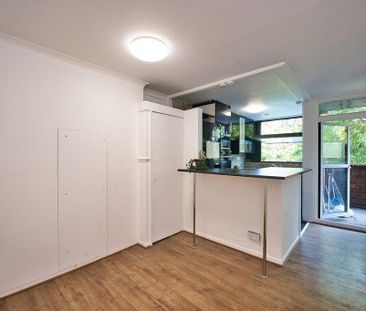 1 bedroom in a flat share to rent - Photo 3