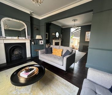 Quiet Bedroom in Victorian Terrace in West London - Photo 3