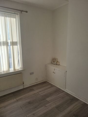 2 Bed Terraced House, Stanton Street, M11 - Photo 4