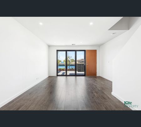 8 Rockhampton Lane, Port Adelaide, SA 5015 - Photo 2