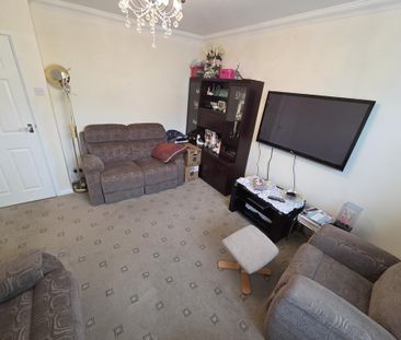 3 bedroom semi-detached bungalow to rent - Photo 2