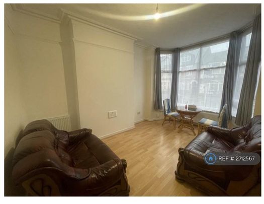 1 bedroom in a house share to rent - Photo 1
