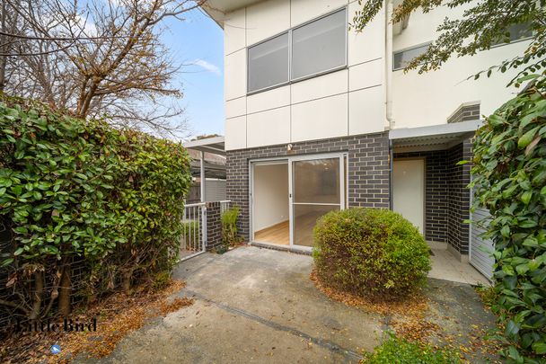 Recently updated townhouse in quiet location! - Photo 1