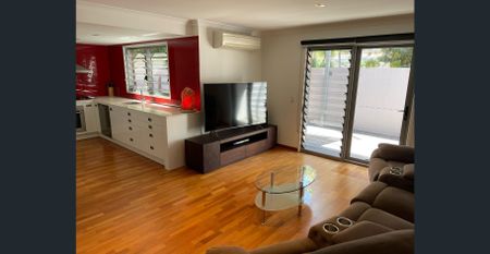 Stylish and Spacious 3-Bedroom Townhouse - Photo 2