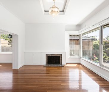 3 Winston Drive, Caulfield South VIC 3162 - House For Rent | Domain - Photo 2