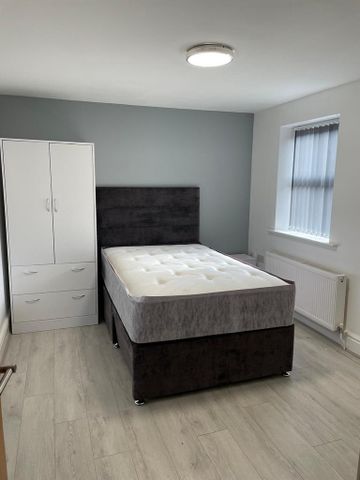 1 bedroom in a house share to rent - Photo 4