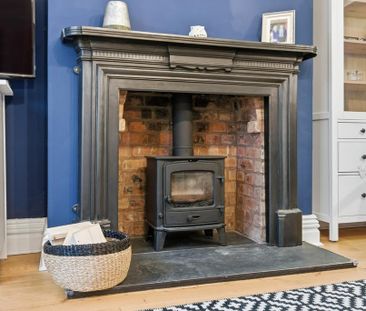 4 bedroom semi-detached house to rent - Photo 2