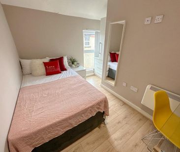 4 bedroom flat to rent - Photo 4