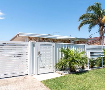 Beachside Bliss - 2 Bedroom Unit only 250m to the Sand! - Photo 3