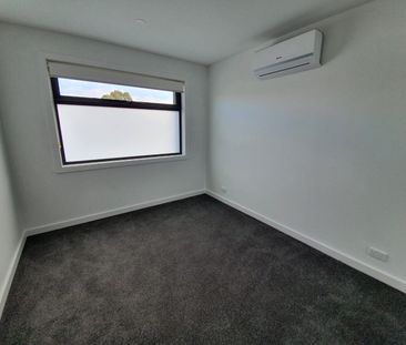 2/2 Mill Road, Oakleigh VIC 3166 - Townhouse For Rent | Domain - Photo 5