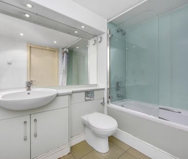 1 bedroom in a flat share to rent - Photo 6