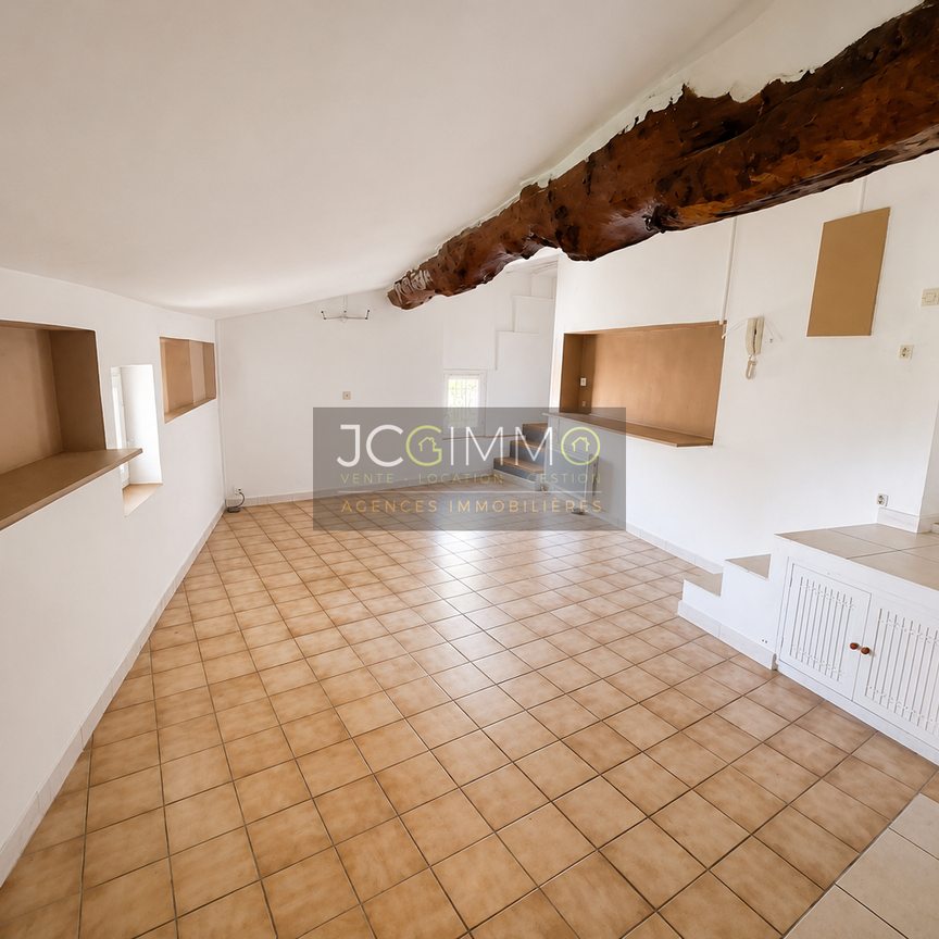 Location Appartement 2 pièces 29m² SOLLIES VILLE 83210 - Photo 1