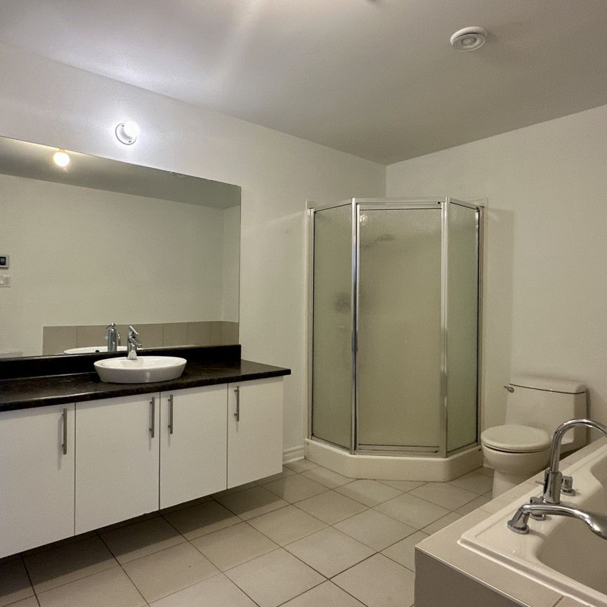 1210 Rue Saint-Antoine Est, #403 - Photo 1