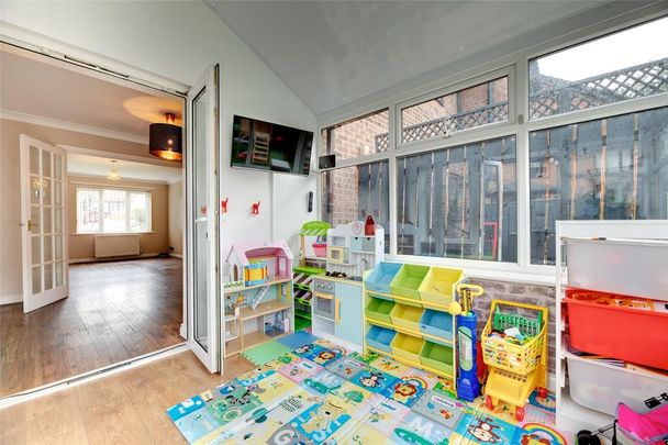 4 bedroom semi-detached house to rent - Photo 1