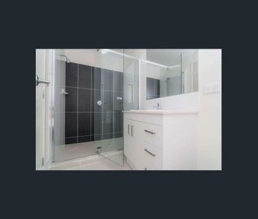 Neat and Tidy 3 Bedroom Duplex - Quiet Estate! - Photo 4