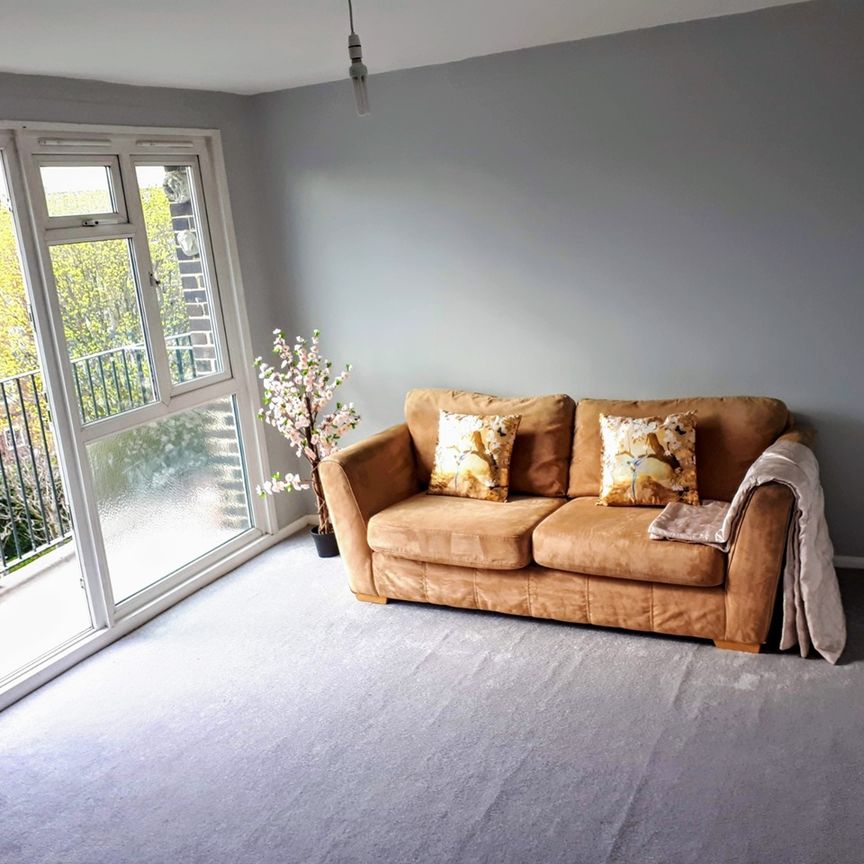 3 Bed Flat, Slippers Place, SE16 - Photo 1