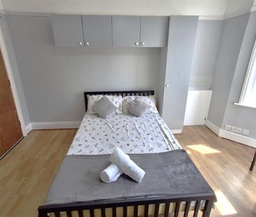 Oaklands, Bournemouth, BH3 - Photo 1