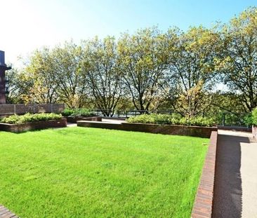 Contemporary Two-Bedroom Apartment with Balcony and Secure Parking - Photo 6