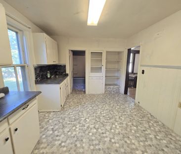 For Lease - 939 Wellington Street, Windsor, Ontario - Photo 2