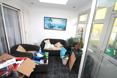 5 bedroom semi-detached house to rent - Photo 3