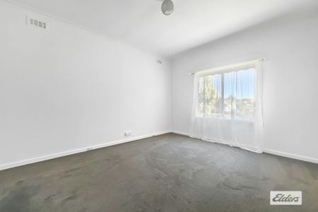 Well-positioned, 2-bedroom home. - Photo 5